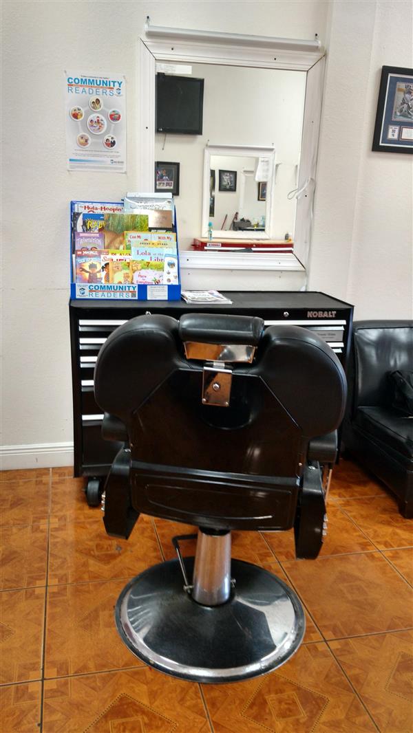 Family Engagements Moments. Photo of barber chair.